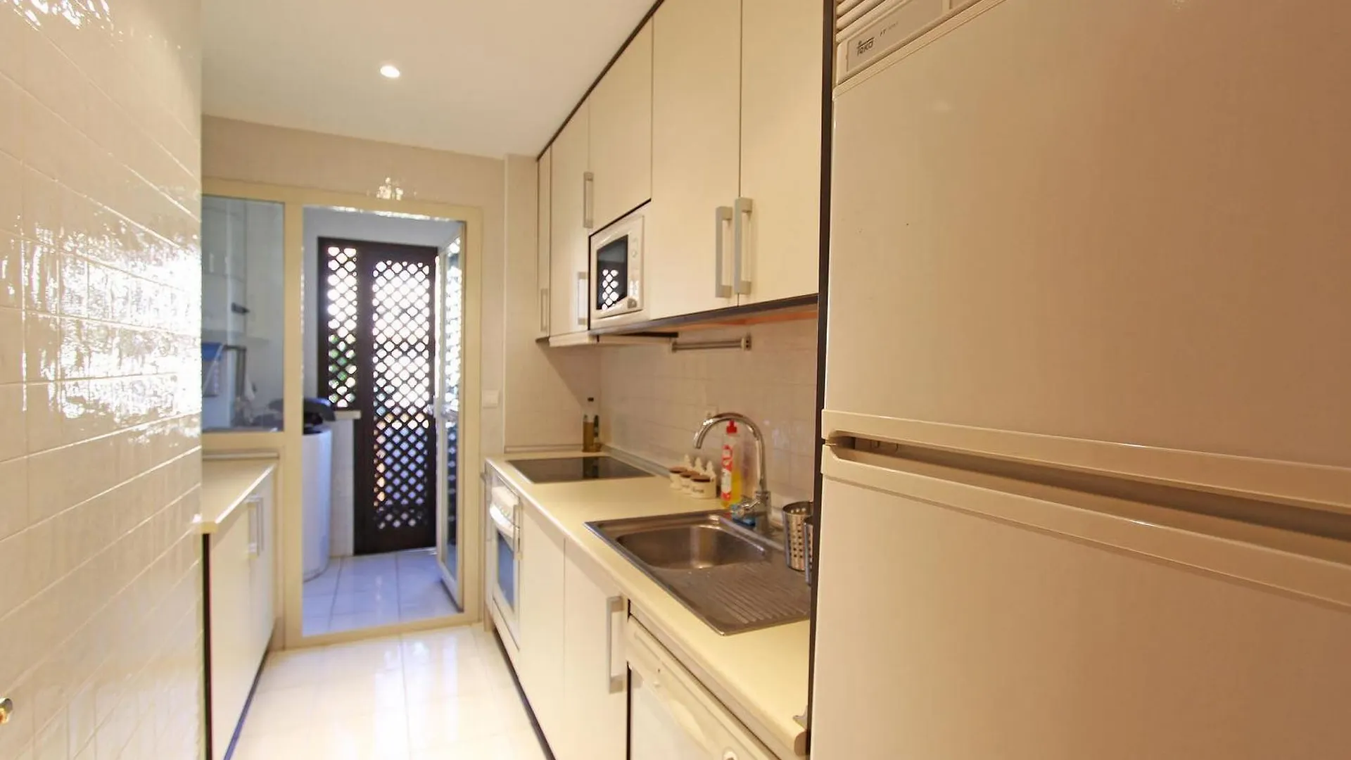 1039 Beach Front 2 Line Penthouse Marbella Apartment